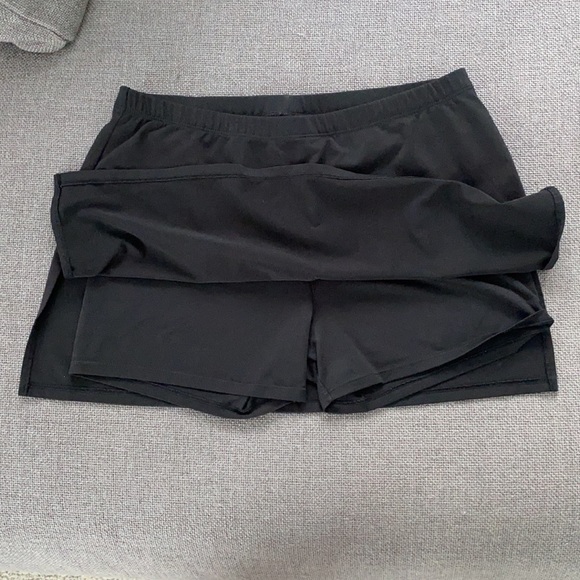 Wmn’s DTL BLACK Skort, Medium/6 - Picture 2 of 7